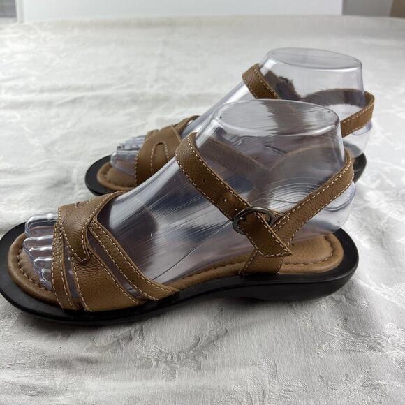 L. L. Bean Womens Sandals 6.5 M Brown Leather Strappy Flat Heel Adjustable Ankle - Picture 7 of 9
